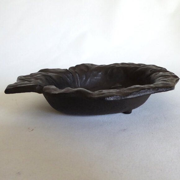 VINTAGE JAPAN JAPANESE CAST IRON LEAF WITH SNAIL DISH METAL DECORATIVE BOWL - Picture 5 of 9